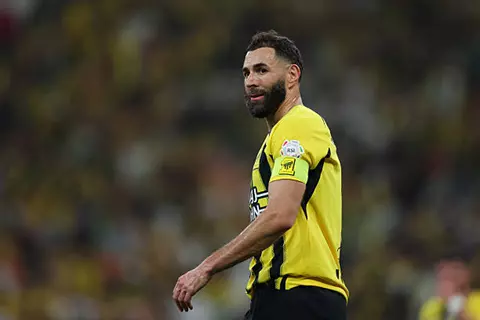 "العودة لم تتحدد بعد".. مدرب اتحاد جدة يتحدث عن إصابة بنزيما